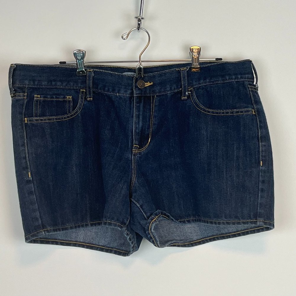 Time & Tru Blue Jean Shorts ((size 12 Short))